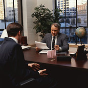 Требуется помощник директора